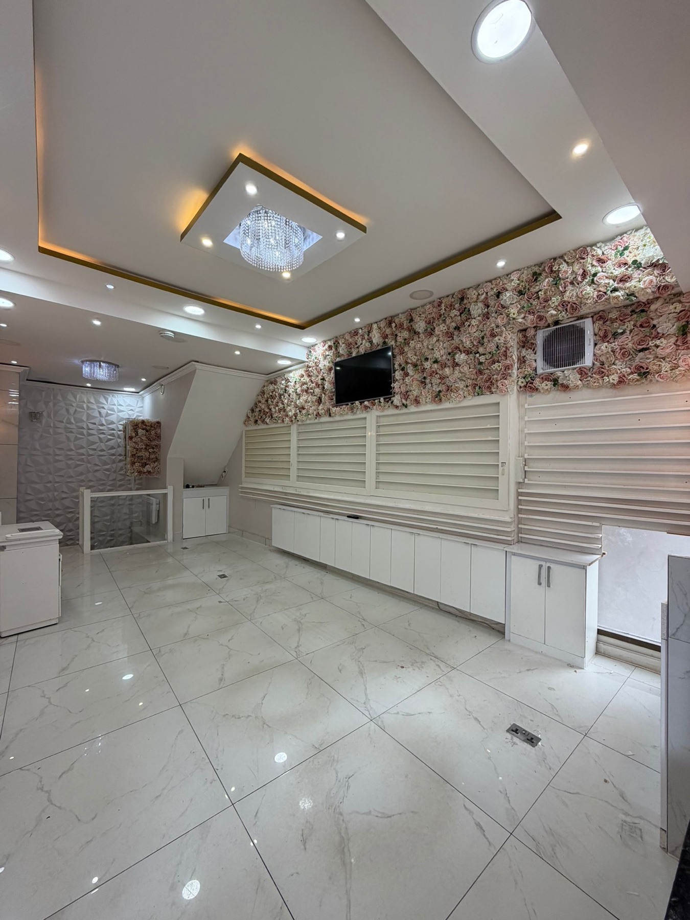 Bright marble room with a floral feature wall